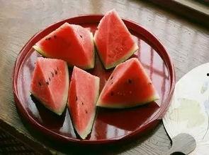 吃瓜吃西瓜到底长不长肉,西瓜消暑还是增肥？揭秘“吃瓜吃西瓜”的体重真相